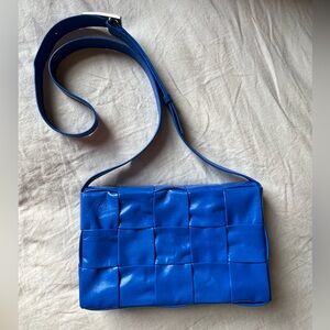 Bottega Veneta Papercalf Cassette / Cobalt
